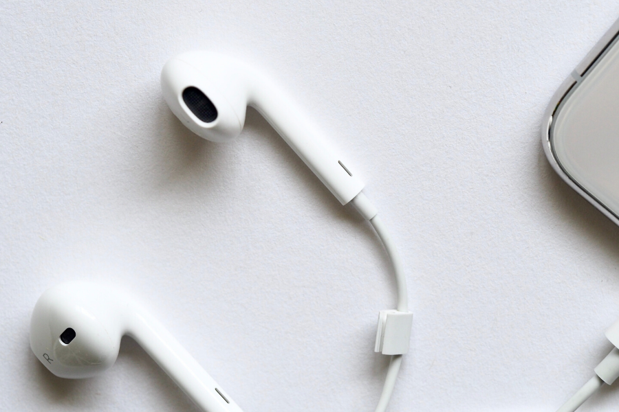 earbuds for listening to podcasts